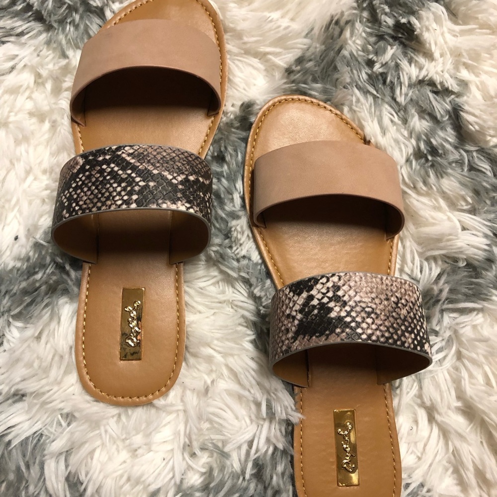 🌟Blush & Snakeskin Quipid Sandals!🌟
